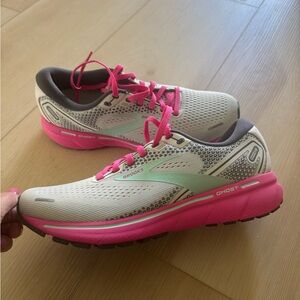 Brooks Ghost 14 running sneakers